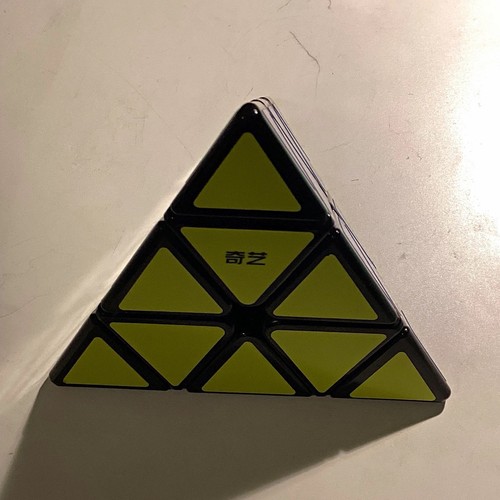 Qiyi pyraminx 3x3x3 pyramid - pyraminx,